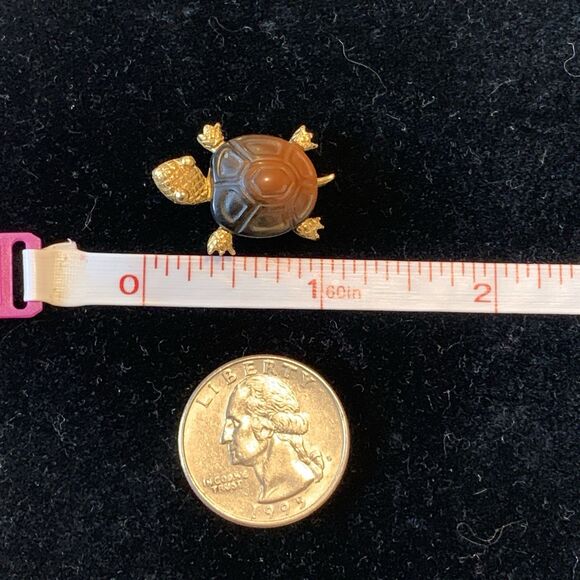 Vintage Trifari Signed Turtle Brooch Gold Tone Faux Tortoise Shell Pin 1960s - Picture 9 of 9